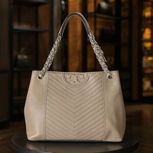 NEW Tory Burch Fleming Chevron Distressed Leather Chain Strap Shopper Tote Bag